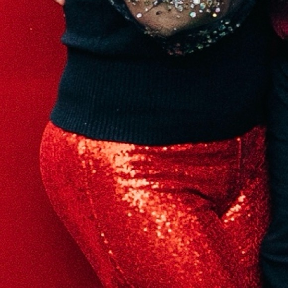Black top and red sequence pants - Picture 2 of 3